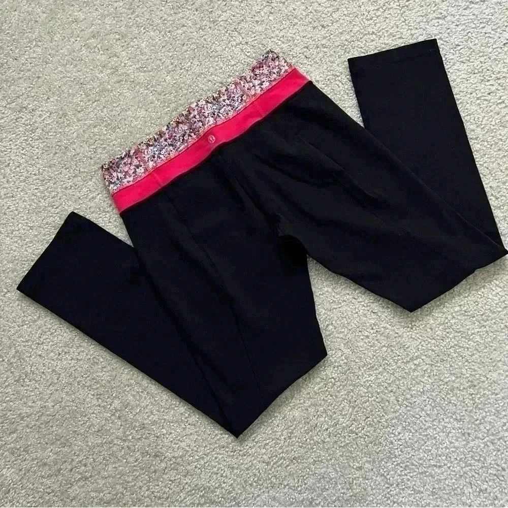 Lululemon Leggings Black & Flowers Women’s Size 8 Gym Active Yoga